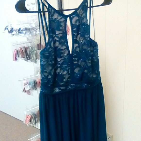 Morgan & Co. Emerald/Nude Dress - Picture 4 of 7